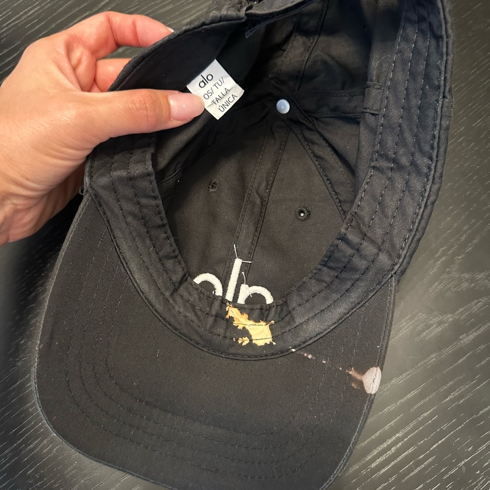 ALO Yoga Black Cap with White Logo - Picture 2 of 2